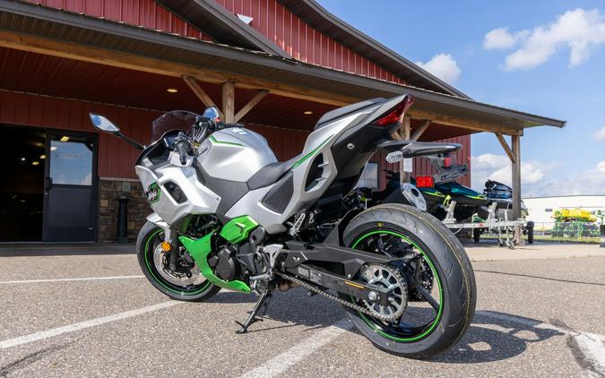 2024 Kawasaki Ninja® 7 Hybrid ABS - Metallic Bright Silver/Metallic Matte Lime Green/Ebony