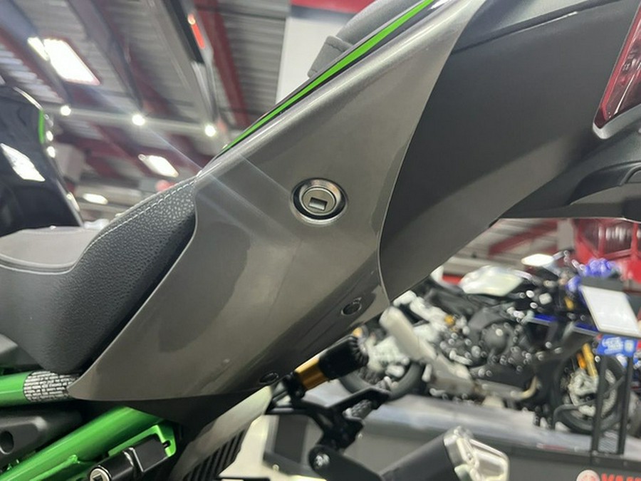 2025 Kawasaki Z900 SE ABS