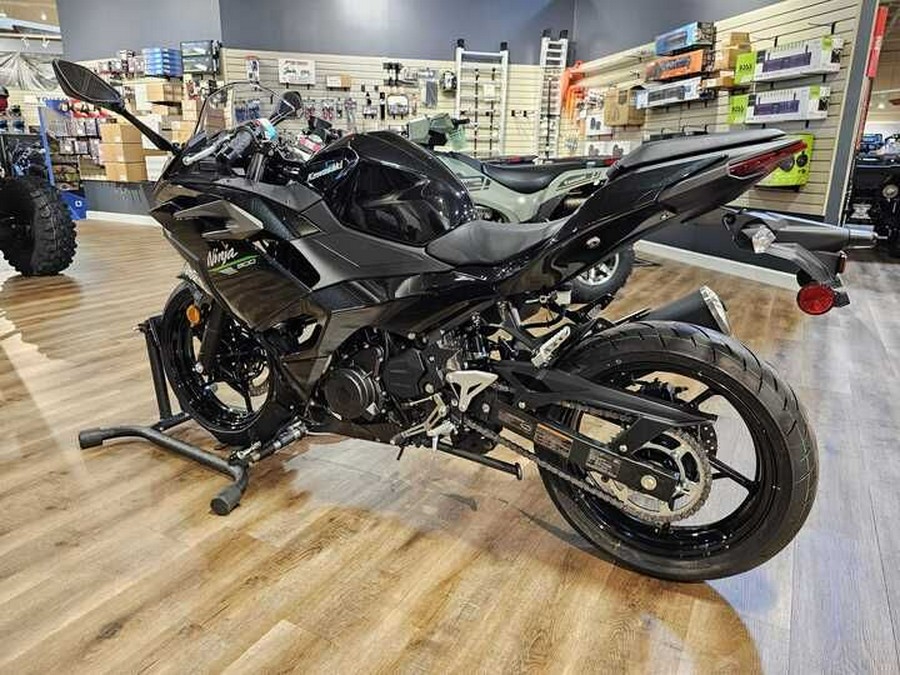 2024 Kawasaki Ninja® 500 Base