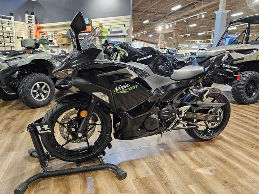 2024 Kawasaki Ninja® 500 Base