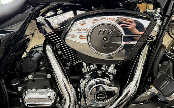 2024 Harley-Davidson® Street Glide® Vivid Black - Black Finish