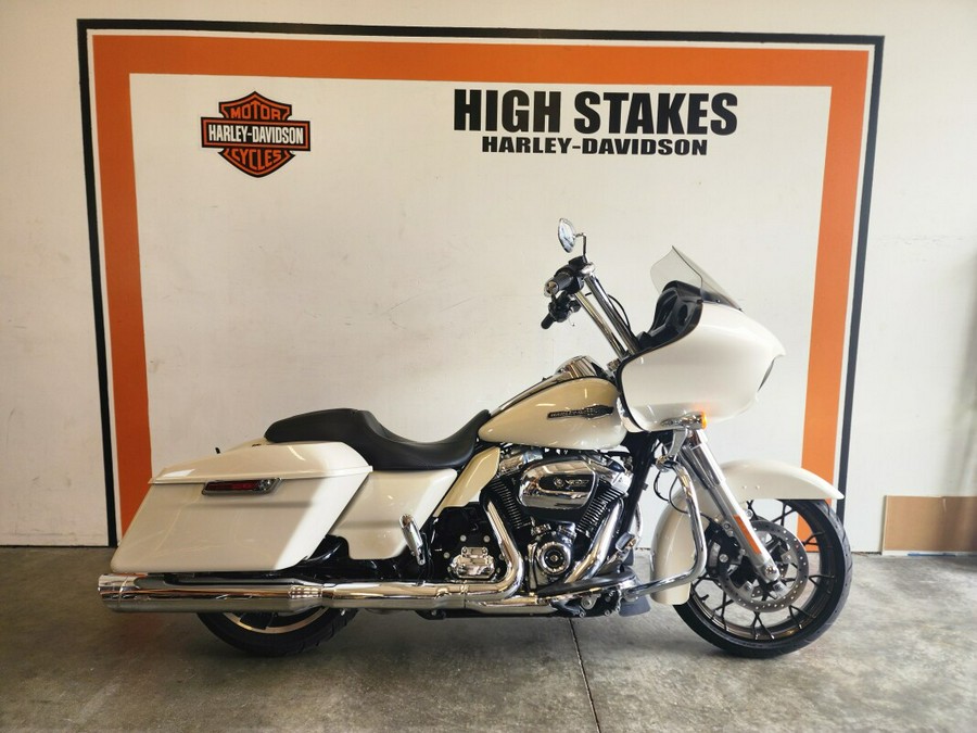 2022 Harley-Davidson Road Glide White Sand Pearl FLTRX