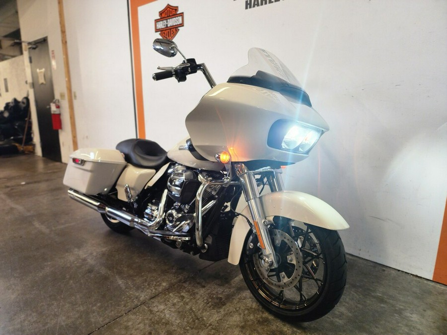 2022 Harley-Davidson Road Glide White Sand Pearl FLTRX