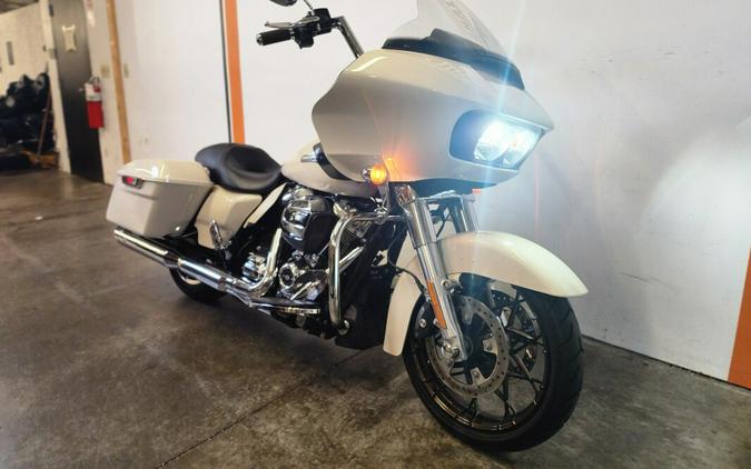 2022 Harley-Davidson Road Glide White Sand Pearl FLTRX