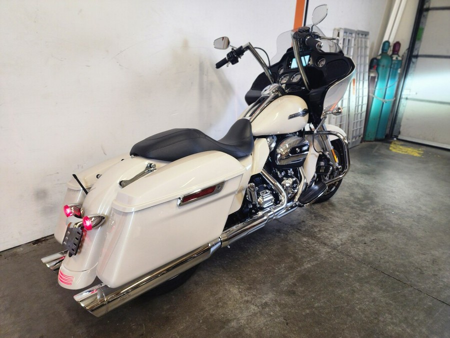 2022 Harley-Davidson Road Glide White Sand Pearl FLTRX