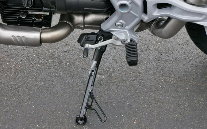 2025 Moto Guzzi V85 Strada