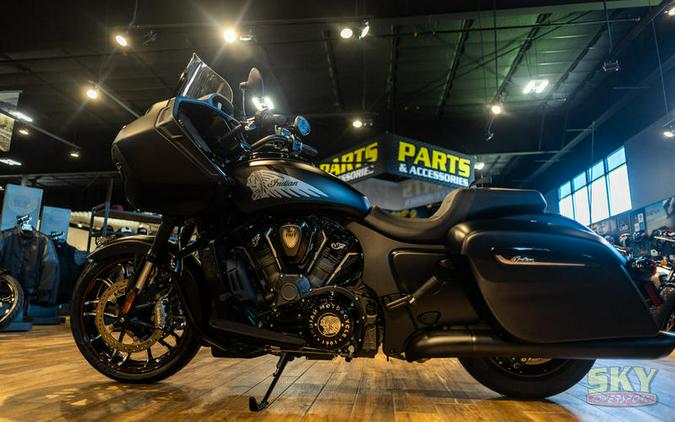 2023 Indian Motorcycle® Challenger® Dark Horse® Black Smoke