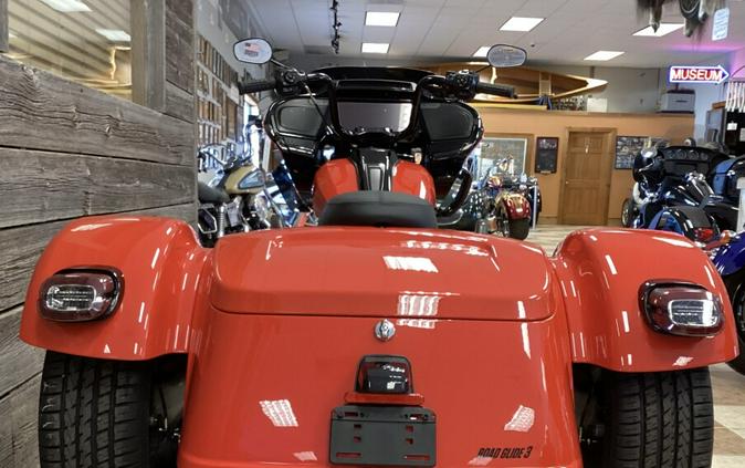 2026 Harley-Davidson® Road Glide 3 Blood Orange