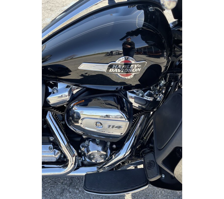 2024 Harley-Davidson Tri Glide Ultra Vivid Black