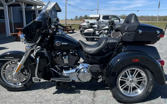 2024 Harley-Davidson Tri Glide Ultra Vivid Black