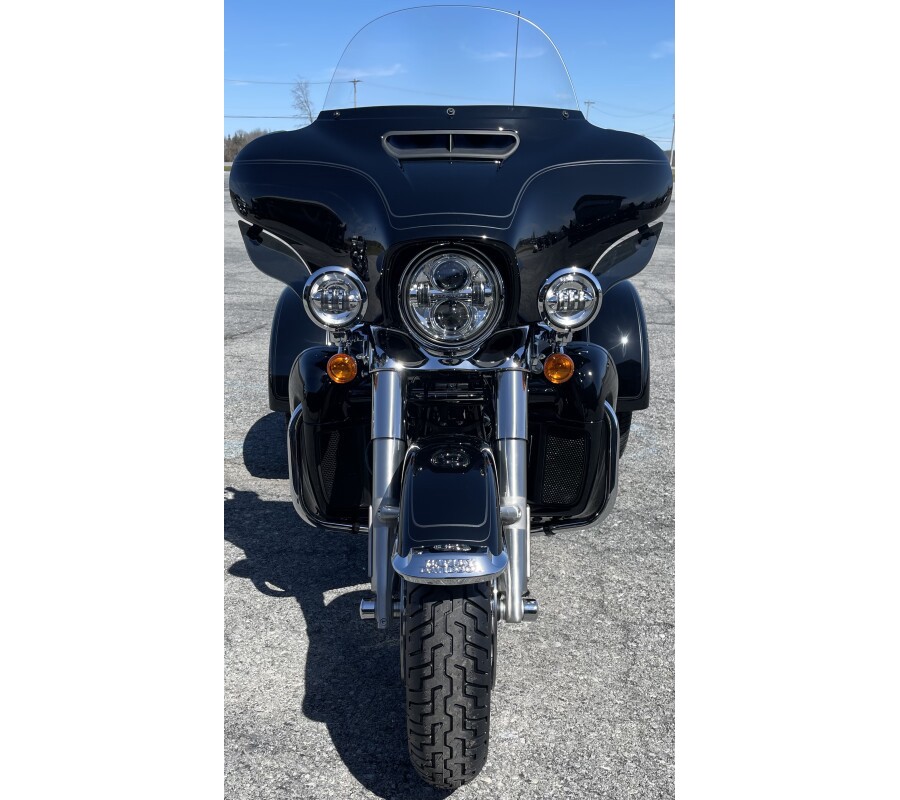 2024 Harley-Davidson Tri Glide Ultra Vivid Black