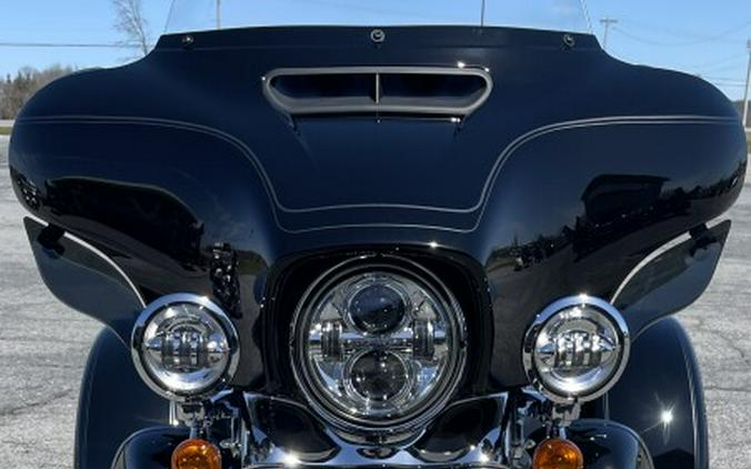 2024 Harley-Davidson Tri Glide Ultra Vivid Black