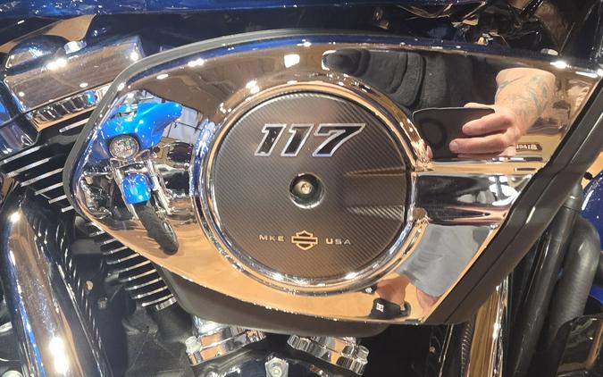 2025 Harley-Davidson® Street Glide® Blue Burst