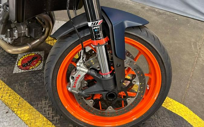 2022 KTM 890 Duke R