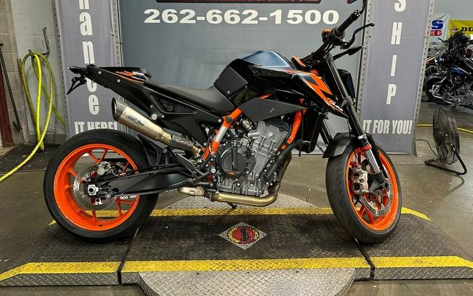 2022 KTM 890 Duke R