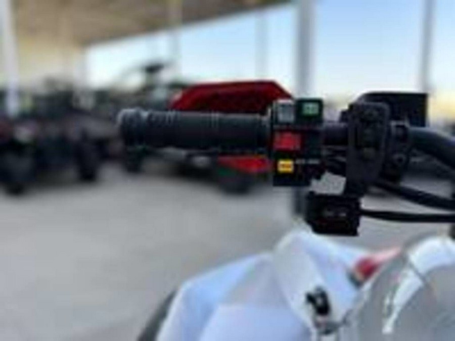 2026 Can-Am® Renegade X mr 1000 R Hyper Silver & Legion Red