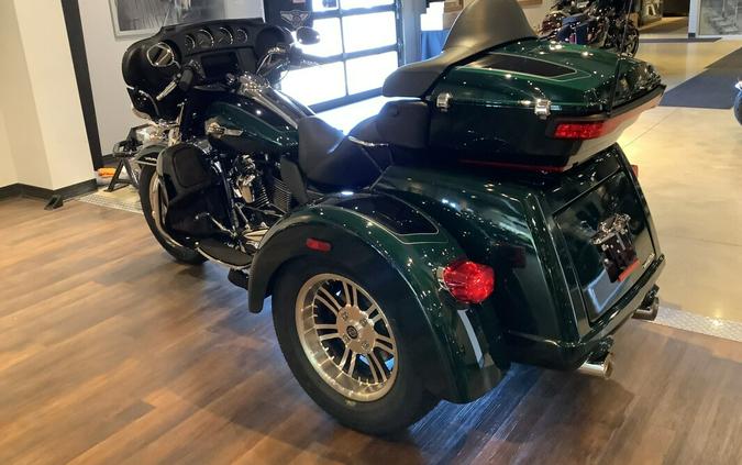 Harley-Davidson Tri Glide Ultra 2024 FLHTCUTG T2-24 Alpine Green / Vivid Bla