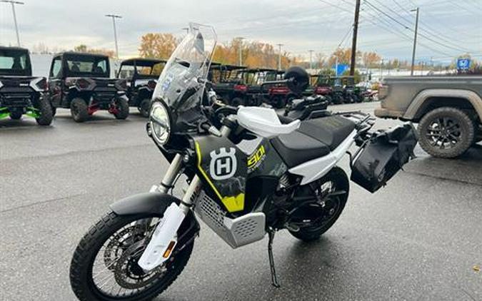 2025 Husqvarna Norden 901 Expedition