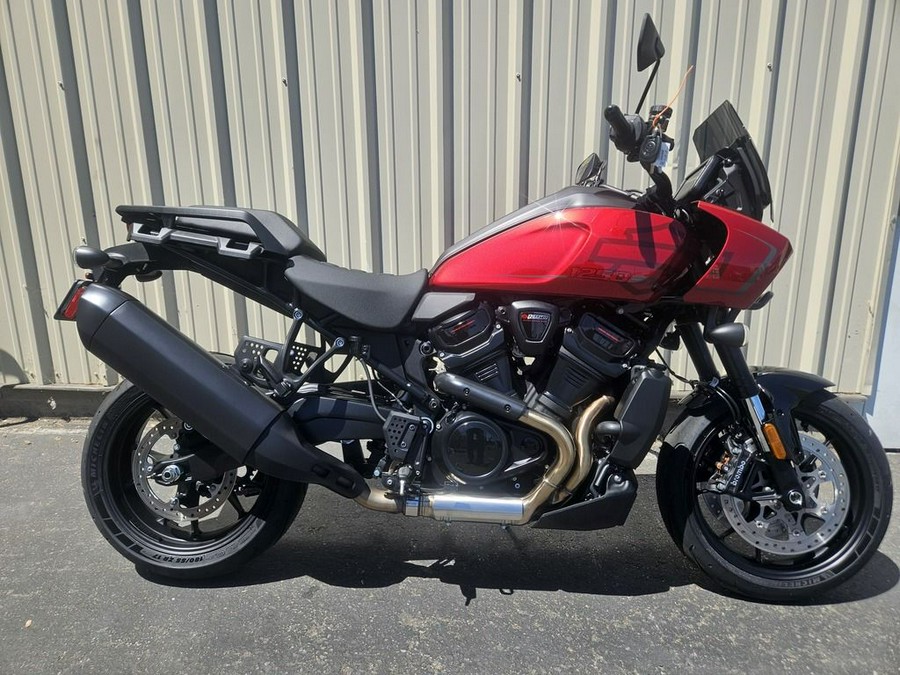 2025 Harley-Davidson® RA1250ST - Pan America® 1250 ST
