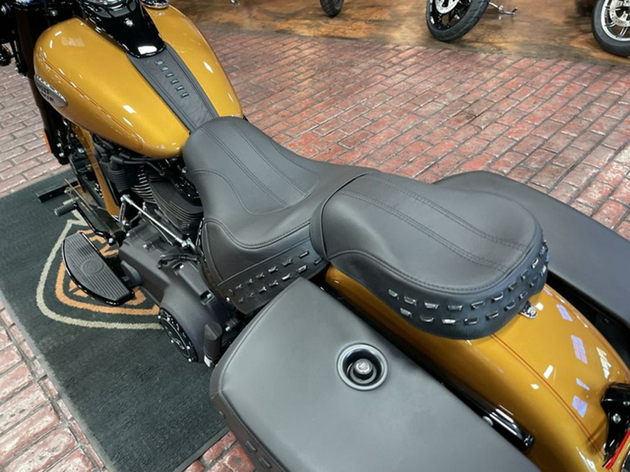 2023 Harley-Davidson FLHCS - Heritage Classic