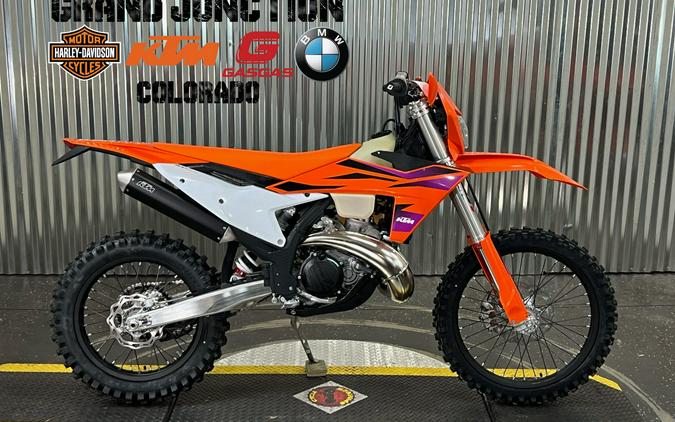 FIRST LOOK! KTM INTRODUCES 2024 KTM 300XC-W HARD-ENDURO MODEL