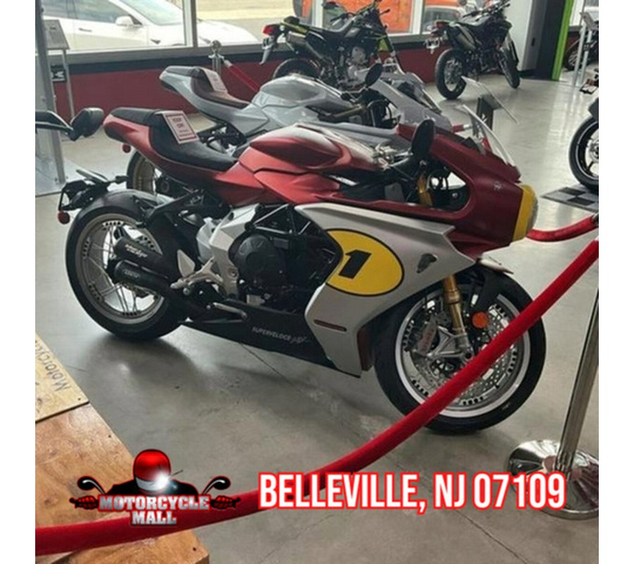 Welly MV Agusta Superveloce Ago Modellmotorrad – Metall, Maßstab 1:18, Inkl. Sockel – Sammlerstück