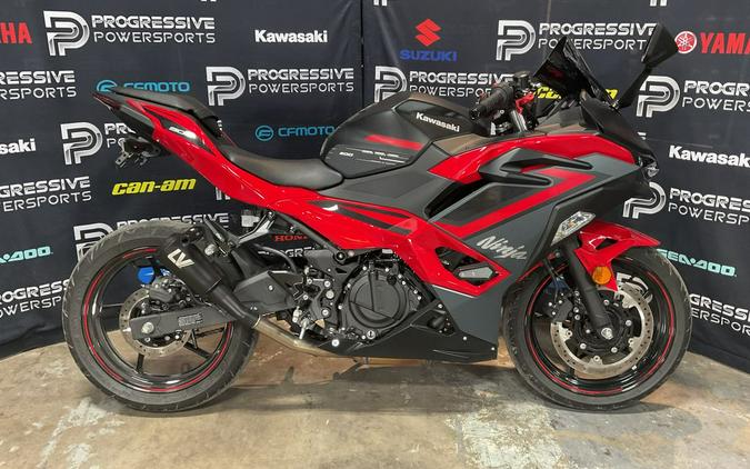 2025 Kawasaki Ninja® 500 ABS Passion Red/Metallic Flat Spark Black