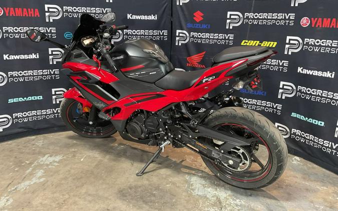 2025 Kawasaki Ninja® 500 ABS Passion Red/Metallic Flat Spark Black