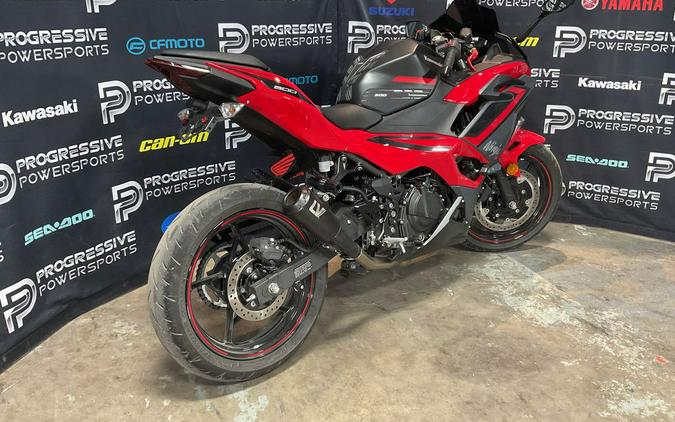 2025 Kawasaki Ninja® 500 ABS Passion Red/Metallic Flat Spark Black