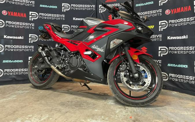 2025 Kawasaki Ninja® 500 ABS Passion Red/Metallic Flat Spark Black