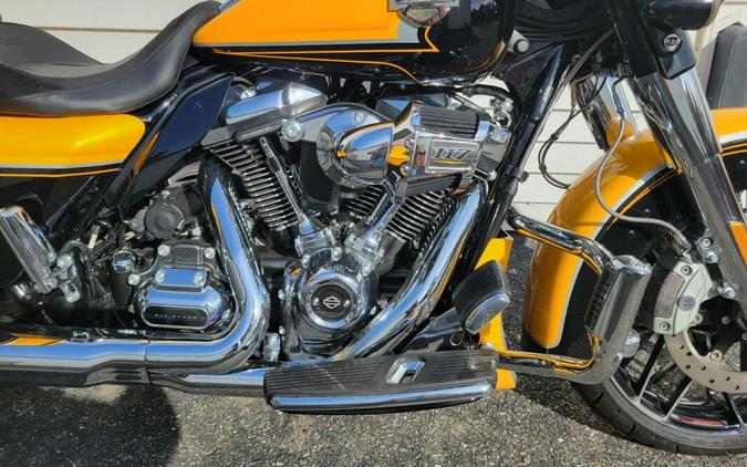 2022 Harley-Davidson CVO™ Street Glide Hightail Yellow Pearl