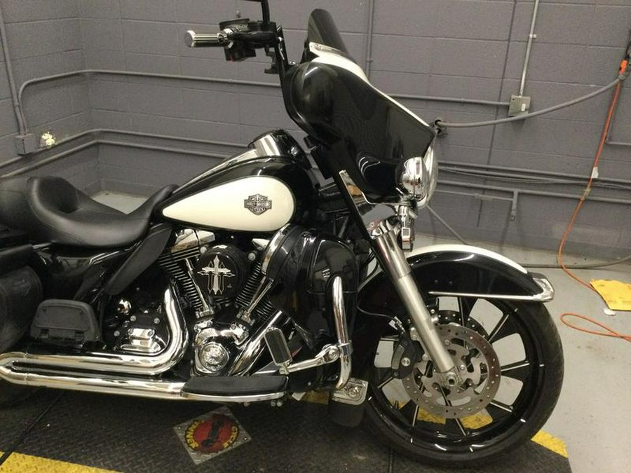 2010 Harley-Davidson® FLHTC - Electra Glide® Classic