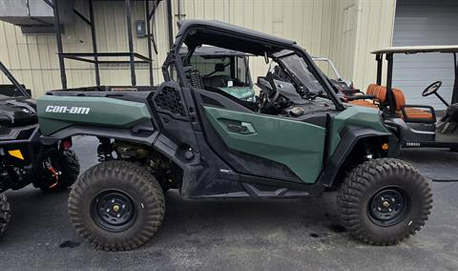 2022 Can-Am Commander DPS 700