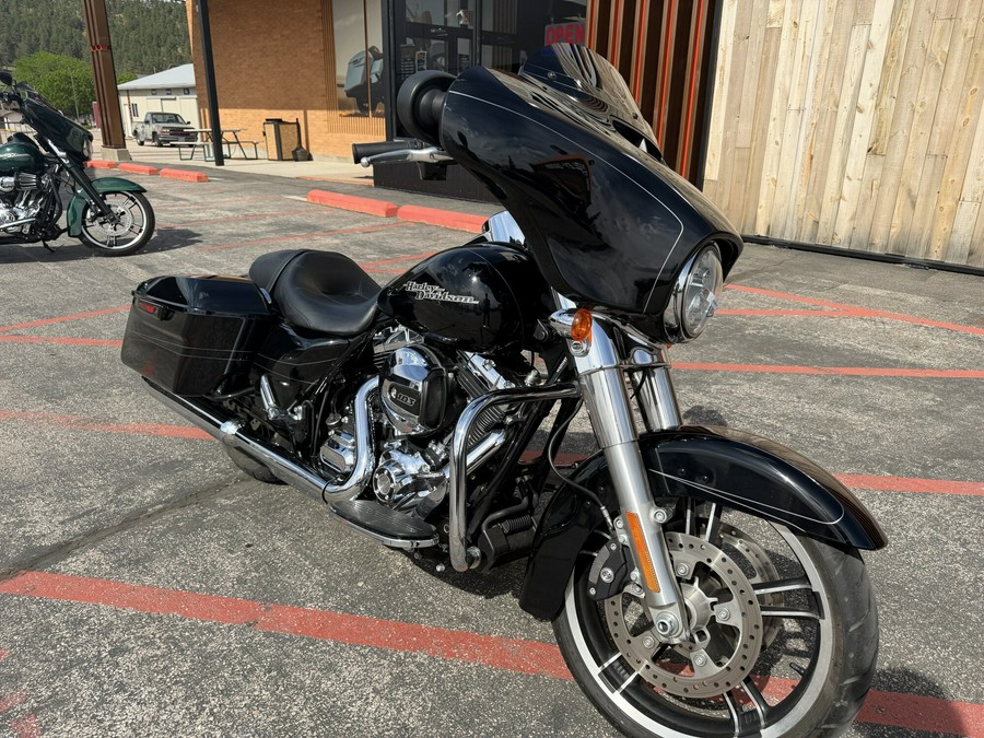 2014 Harley-Davidson® Street Glide® Vivid Black