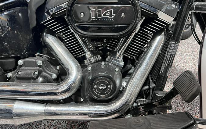 2021 Harley-Davidson Heritage Classic 114 6,417 Miles Midnight Crimson / Stone Wash White