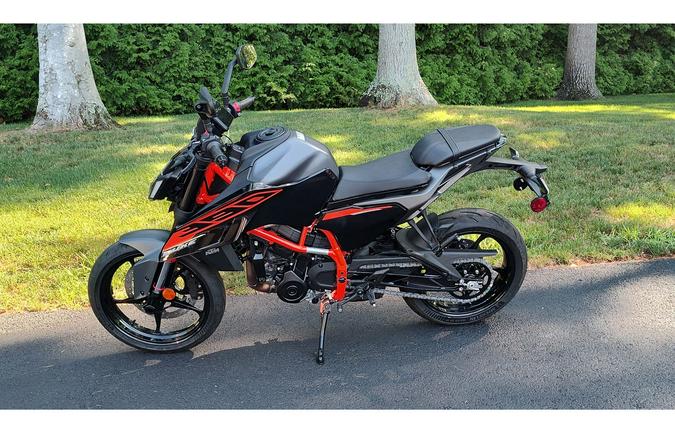 2026 KTM 390 DUKE, BLACK