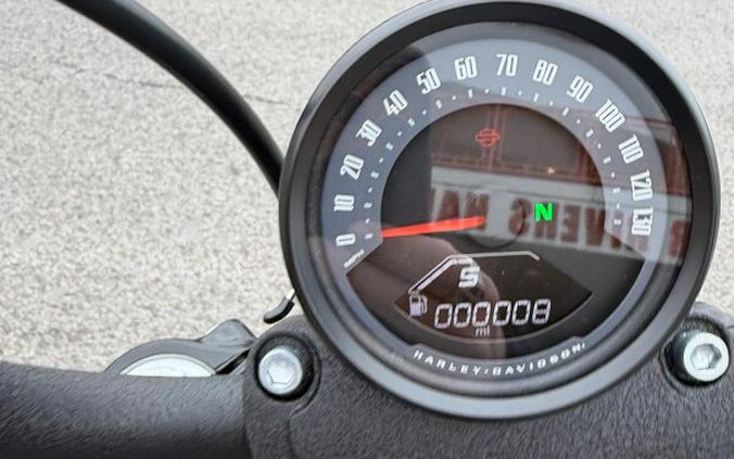 2026 Harley-Davidson® Street Bob® Dark Billiard Gray Chrome Cast Wheels