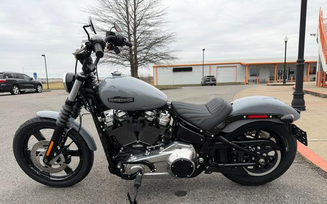 2026 Harley-Davidson® Street Bob® Dark Billiard Gray Chrome Cast Wheels