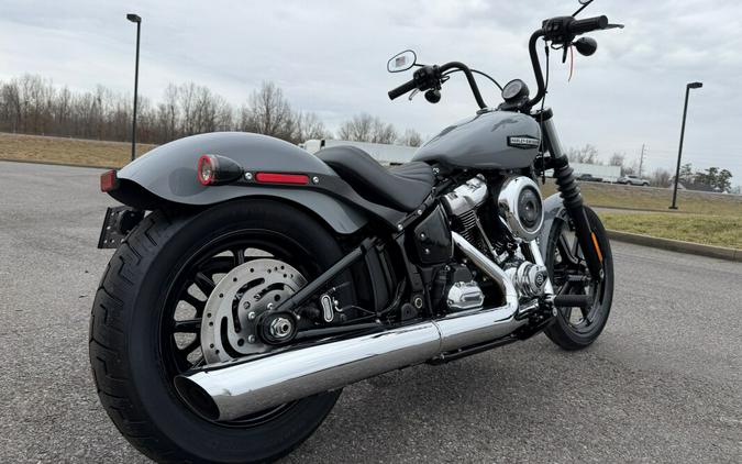 2026 Harley-Davidson® Street Bob® Dark Billiard Gray Chrome Cast Wheels