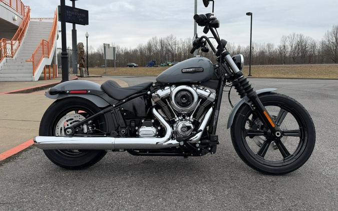 2026 Harley-Davidson® Street Bob® Dark Billiard Gray Chrome Cast Wheels