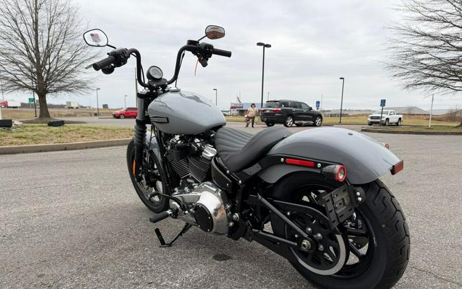 2026 Harley-Davidson® Street Bob® Dark Billiard Gray Chrome Cast Wheels