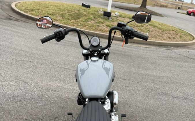 2026 Harley-Davidson® Street Bob® Dark Billiard Gray Chrome Cast Wheels