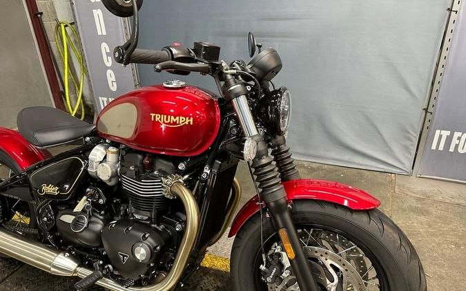 2022 Triumph Bonneville Bobber Gold Line Carnival Red/Sapphire Black