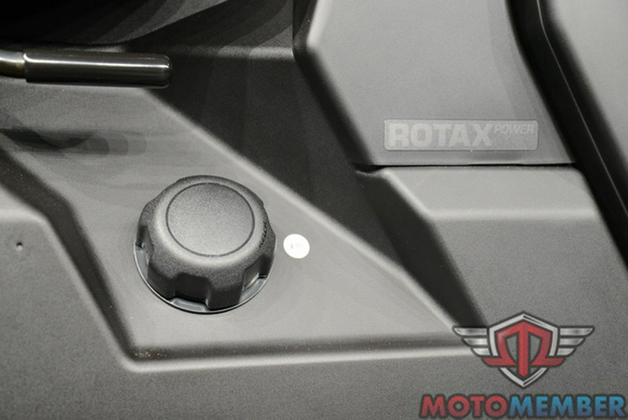 2025 Can-Am Defender MAX Lone Star Cab HD10