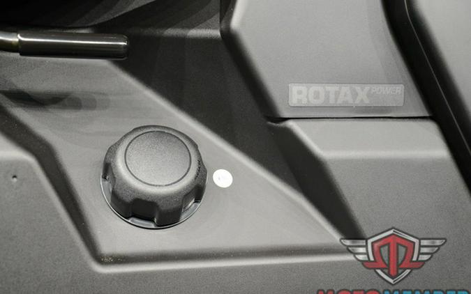 2025 Can-Am Defender MAX Lone Star Cab HD10