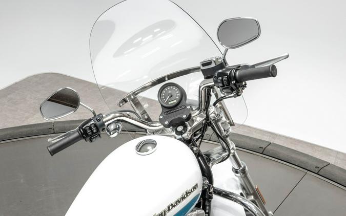 2016 HARLEY-DAVIDSON XL883L Superlow in Crushed Iced Pearl/Frosted Teal Pearl