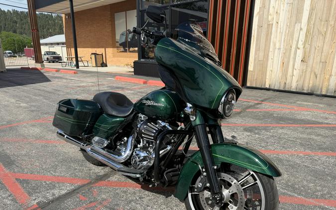 2015 Harley-Davidson® Street Glide® Special Green