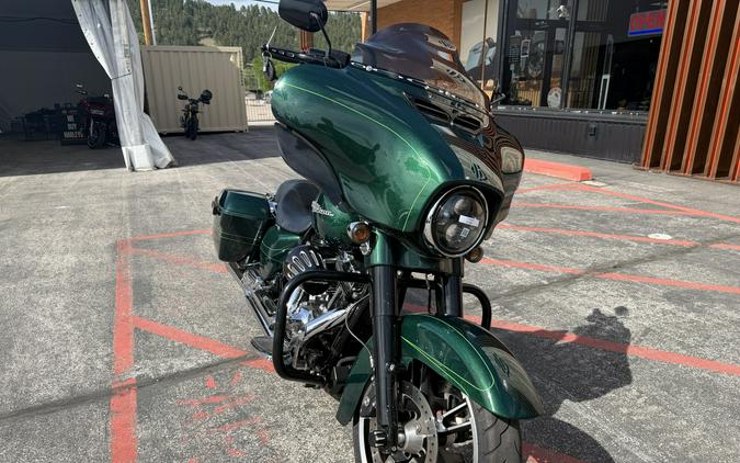 2015 Harley-Davidson® Street Glide® Special Green