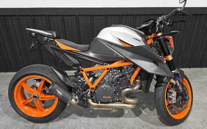 2022 KTM 1290 SUPERDUKE EVO