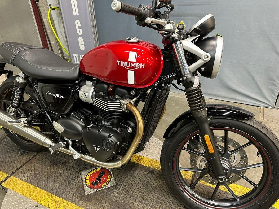 2018 Triumph Street Twin Cranberry Red